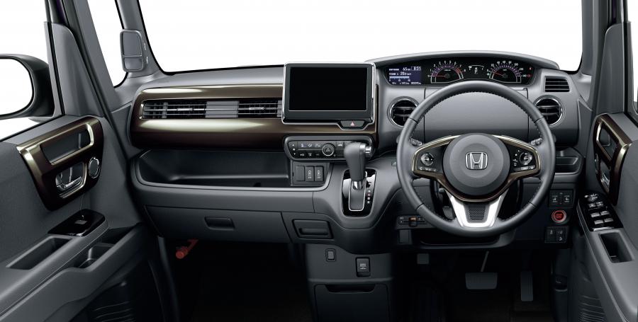 Торпедо Honda N Box Custom 2017 года  (фото 4 из 14)
